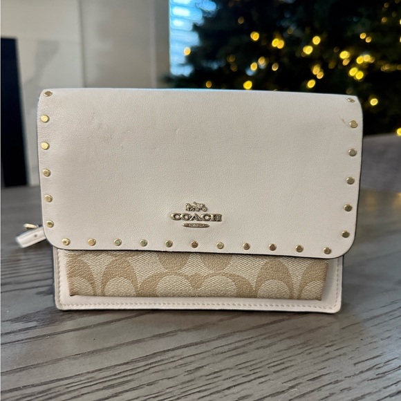 ADORABLE authentic coach bag! - Picture 3 of 11
